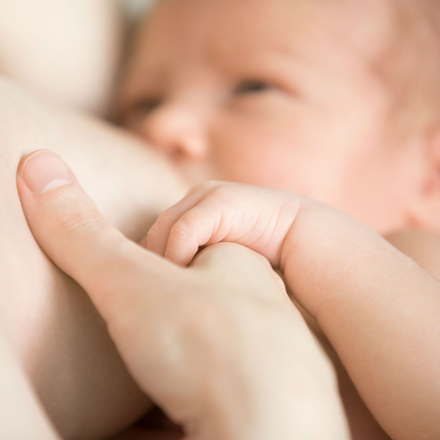 Nos astuces pour prendre soin de sa poitrine pendant l’allaitement